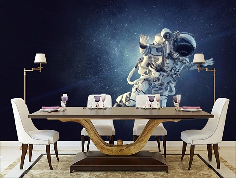 Космонавт  в интерьере кухни с большим столом