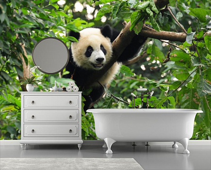 Улыбчивая панда в интерьере ванной