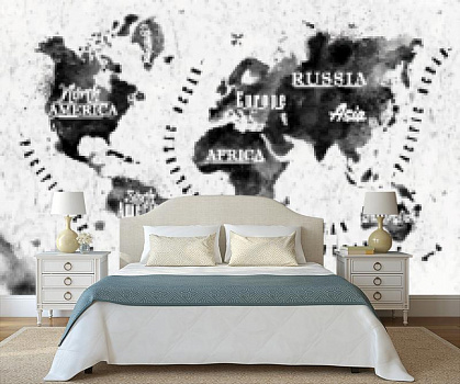 Черно-белая карта мира в интерьере спальни