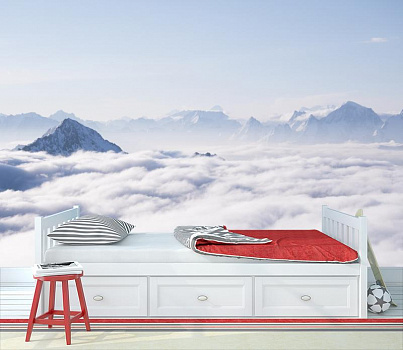 Туман над горными вершинами в интерьере детской комнаты мальчика